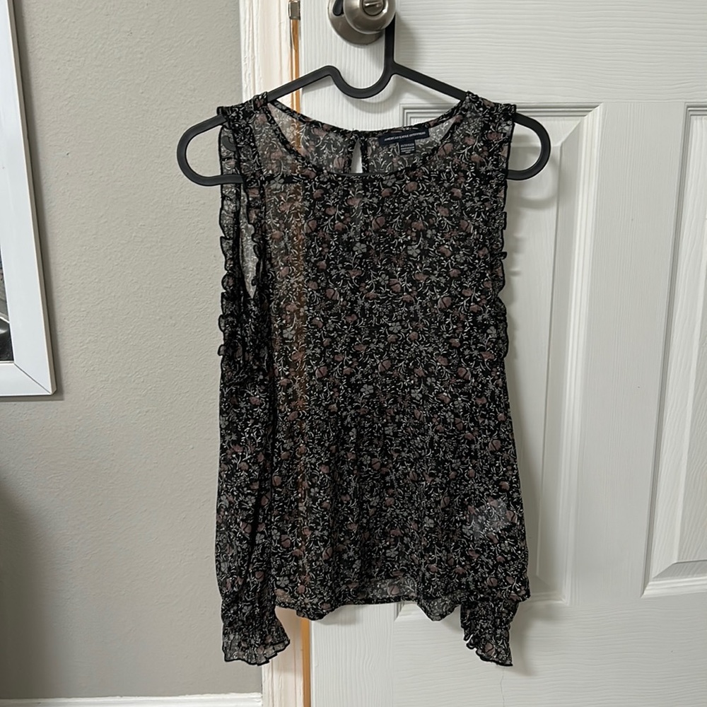 American Eagle XS long sleeve cutout blouse